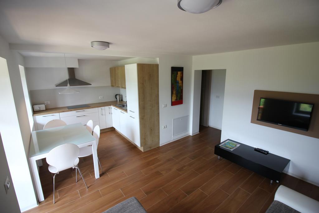 Apartments Pri Jakobu Кобарид Экстерьер фото
